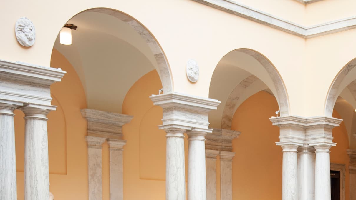 architecture in the sculpture court