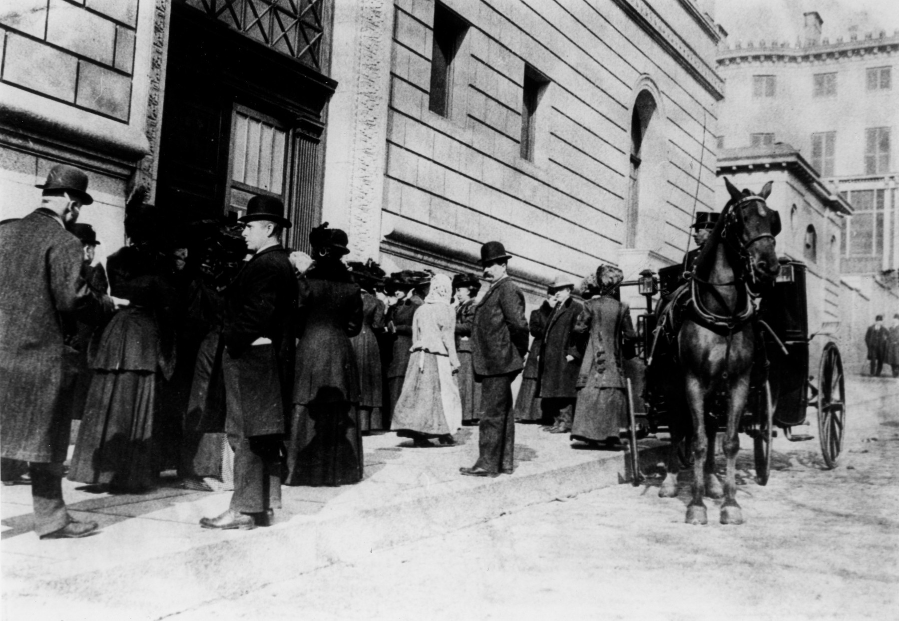A crowd gathers outside the Palazzo building on opening day of the Walters Art Gallery, 1934.